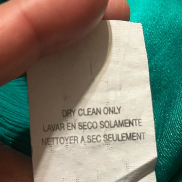 Bebe 100% Silk One-Shoulder Top XXS emerald - Picture 6 of 7